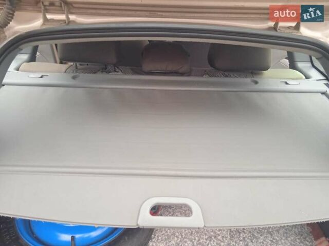 Желтый Шевроле Нубира, объемом двигателя 1.6 л и пробегом 215 тыс. км за 4000 $, фото 1 на Automoto.ua