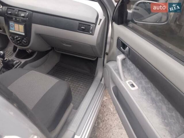 Серый Шевроле Нубира, объемом двигателя 1.8 л и пробегом 300 тыс. км за 3200 $, фото 5 на Automoto.ua