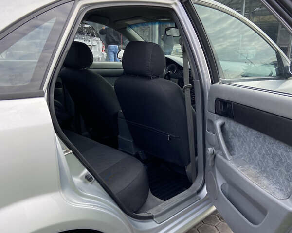 Серый Шевроле Нубира, объемом двигателя 1.8 л и пробегом 360 тыс. км за 3500 $, фото 7 на Automoto.ua