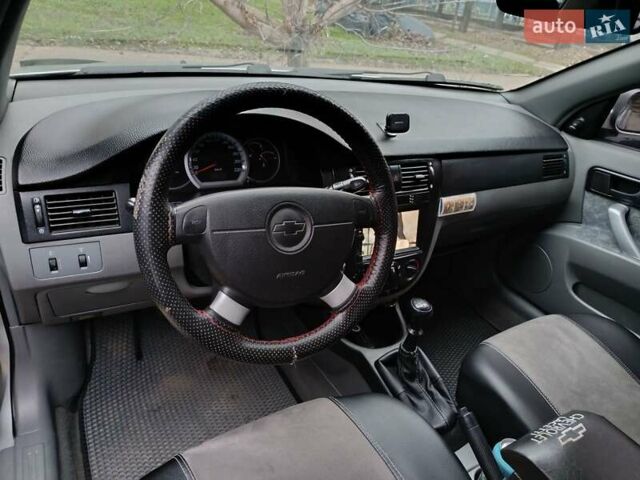 Серый Шевроле Нубира, объемом двигателя 1.6 л и пробегом 332 тыс. км за 3900 $, фото 7 на Automoto.ua
