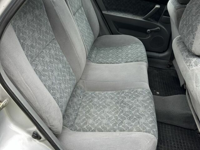 Серый Шевроле Нубира, объемом двигателя 1.8 л и пробегом 170 тыс. км за 3650 $, фото 9 на Automoto.ua