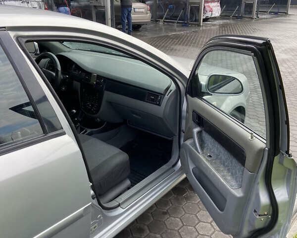 Серый Шевроле Нубира, объемом двигателя 1.8 л и пробегом 360 тыс. км за 3500 $, фото 8 на Automoto.ua