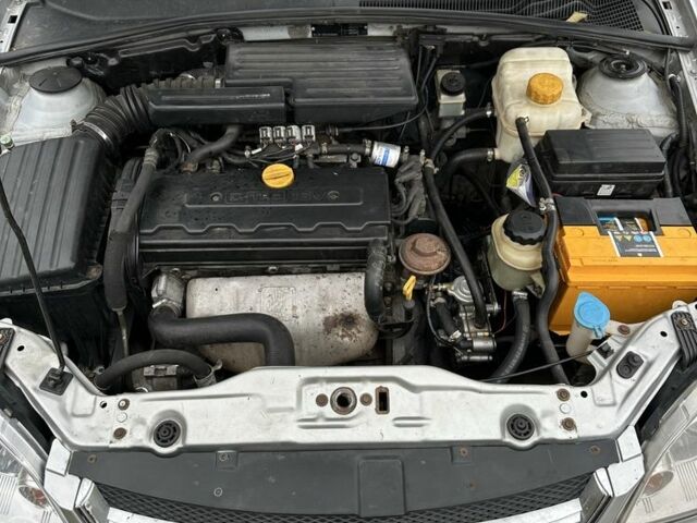 Серый Шевроле Нубира, объемом двигателя 1.8 л и пробегом 170 тыс. км за 3650 $, фото 11 на Automoto.ua