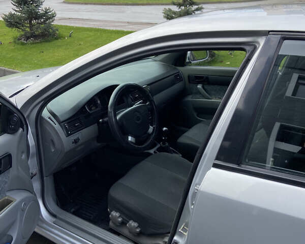 Серый Шевроле Нубира, объемом двигателя 1.8 л и пробегом 360 тыс. км за 3500 $, фото 11 на Automoto.ua