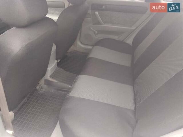 Серый Шевроле Нубира, объемом двигателя 1.8 л и пробегом 300 тыс. км за 3200 $, фото 2 на Automoto.ua