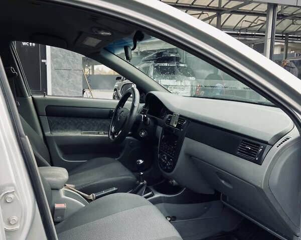 Серый Шевроле Нубира, объемом двигателя 1.8 л и пробегом 360 тыс. км за 3500 $, фото 9 на Automoto.ua