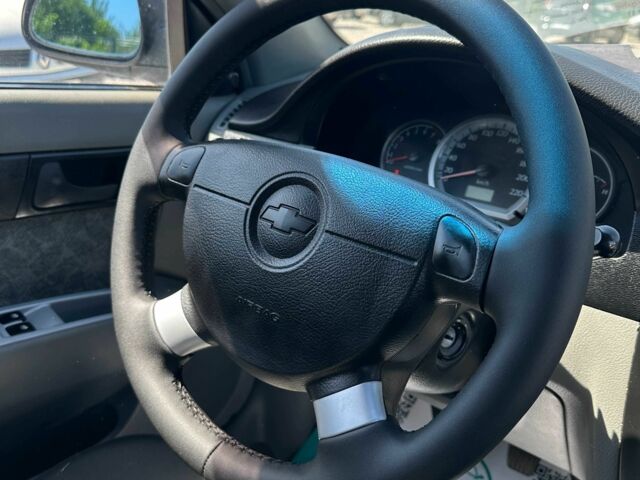 Серый Шевроле Нубира, объемом двигателя 1.6 л и пробегом 310 тыс. км за 3900 $, фото 13 на Automoto.ua