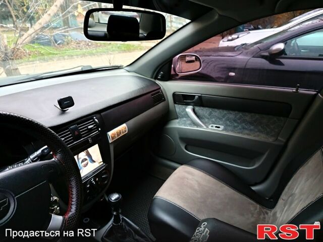 Серый Шевроле Нубира, объемом двигателя 1.6 л и пробегом 332 тыс. км за 3900 $, фото 7 на Automoto.ua