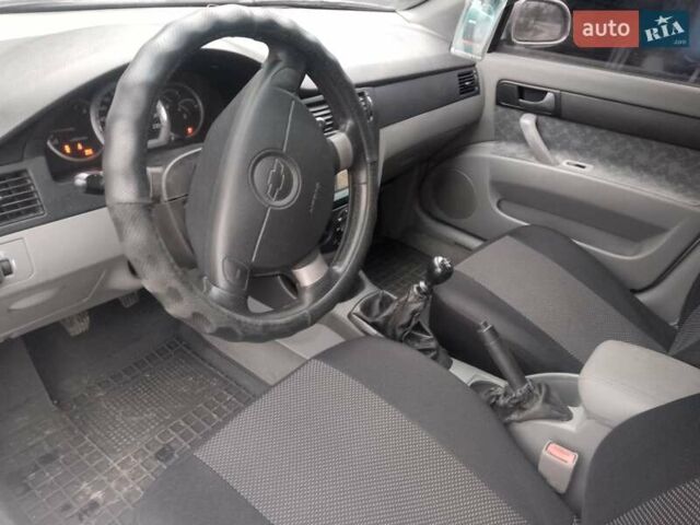 Серый Шевроле Нубира, объемом двигателя 1.8 л и пробегом 300 тыс. км за 3200 $, фото 4 на Automoto.ua