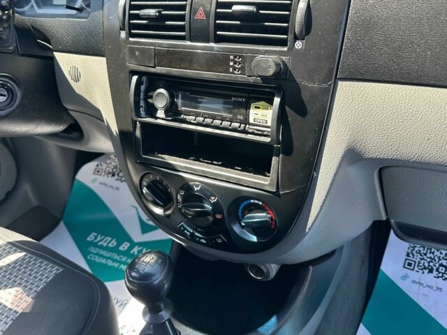 Серый Шевроле Нубира, объемом двигателя 1.6 л и пробегом 310 тыс. км за 3900 $, фото 12 на Automoto.ua