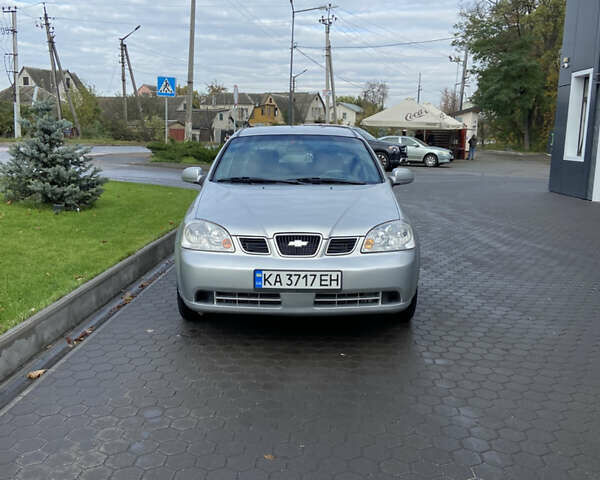 Серый Шевроле Нубира, объемом двигателя 1.8 л и пробегом 360 тыс. км за 3500 $, фото 4 на Automoto.ua