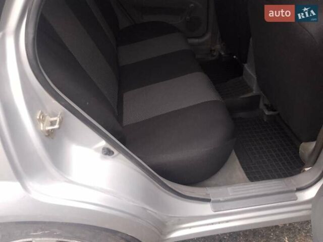 Серый Шевроле Нубира, объемом двигателя 1.8 л и пробегом 300 тыс. км за 3200 $, фото 6 на Automoto.ua