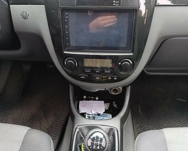 Серый Шевроле Нубира, объемом двигателя 1.8 л и пробегом 135 тыс. км за 4400 $, фото 18 на Automoto.ua