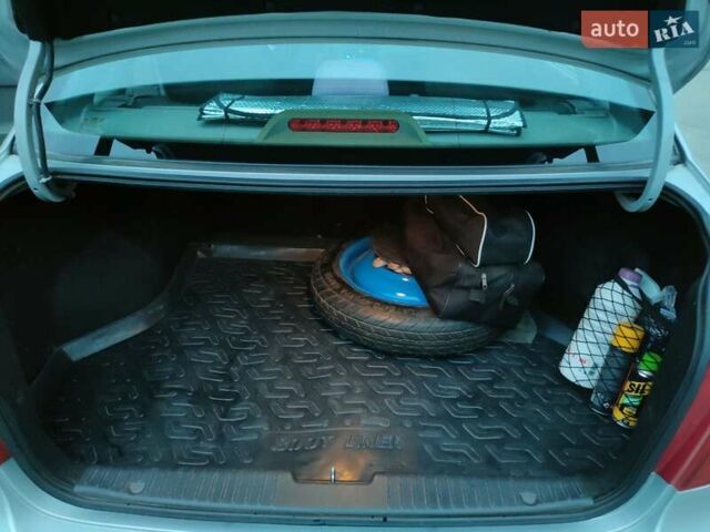 Серый Шевроле Нубира, объемом двигателя 1.8 л и пробегом 183 тыс. км за 4700 $, фото 7 на Automoto.ua