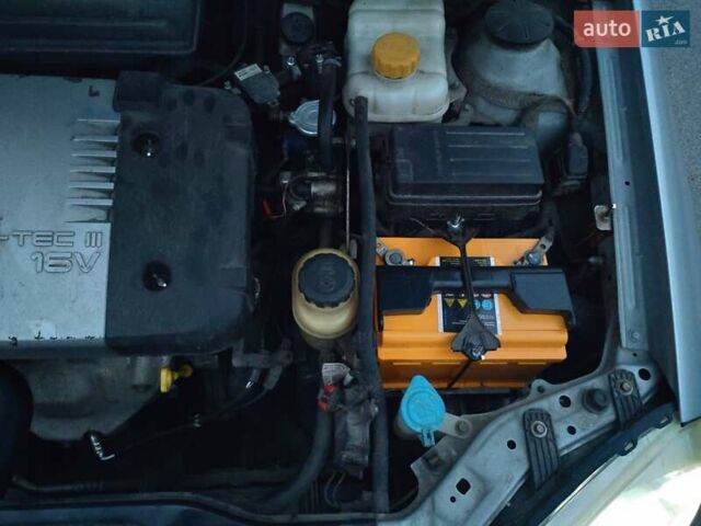 Серый Шевроле Нубира, объемом двигателя 1.8 л и пробегом 184 тыс. км за 4700 $, фото 17 на Automoto.ua