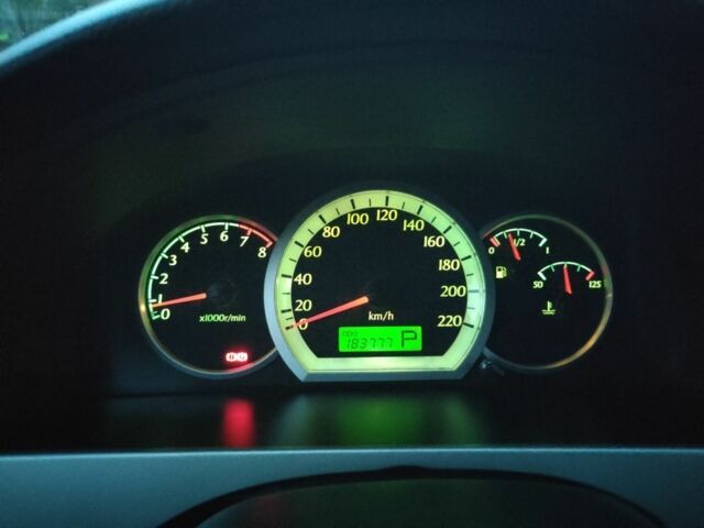 Серый Шевроле Нубира, объемом двигателя 1.8 л и пробегом 183 тыс. км за 4700 $, фото 7 на Automoto.ua