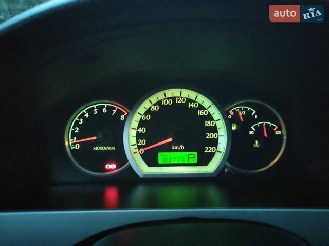 Серый Шевроле Нубира, объемом двигателя 1.8 л и пробегом 183 тыс. км за 4700 $, фото 11 на Automoto.ua