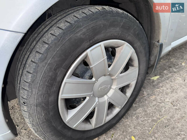 Серый Шевроле Нубира, объемом двигателя 1.6 л и пробегом 271 тыс. км за 3999 $, фото 18 на Automoto.ua