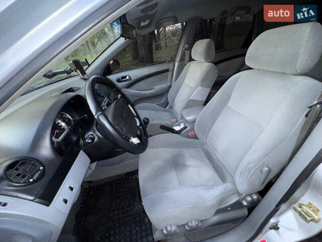 Серый Шевроле Нубира, объемом двигателя 1.6 л и пробегом 271 тыс. км за 3999 $, фото 15 на Automoto.ua