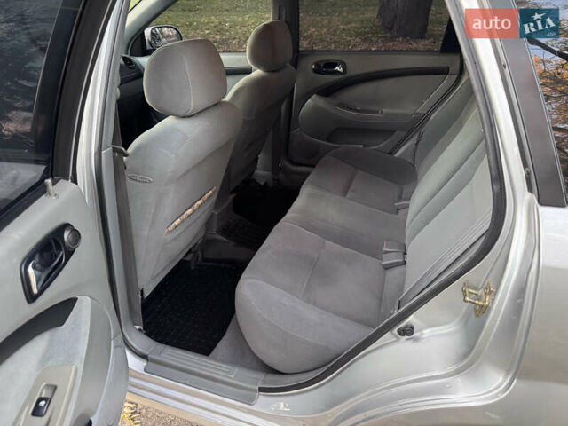 Серый Шевроле Нубира, объемом двигателя 1.6 л и пробегом 271 тыс. км за 3999 $, фото 9 на Automoto.ua