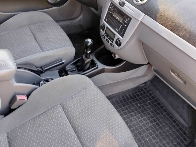 Серый Шевроле Нубира, объемом двигателя 1.8 л и пробегом 152 тыс. км за 3700 $, фото 2 на Automoto.ua