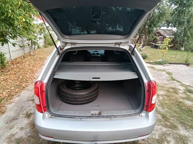 Серый Шевроле Нубира, объемом двигателя 1.6 л и пробегом 272 тыс. км за 3200 $, фото 5 на Automoto.ua