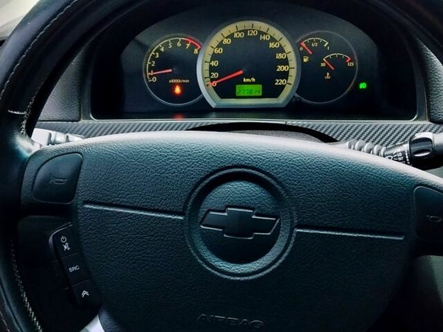 Серый Шевроле Нубира, объемом двигателя 1.6 л и пробегом 277 тыс. км за 4500 $, фото 7 на Automoto.ua