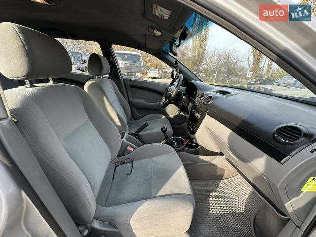 Серый Шевроле Нубира, объемом двигателя 1.6 л и пробегом 270 тыс. км за 4200 $, фото 11 на Automoto.ua