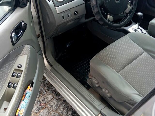 Серый Шевроле Нубира, объемом двигателя 1.8 л и пробегом 200 тыс. км за 2999 $, фото 4 на Automoto.ua