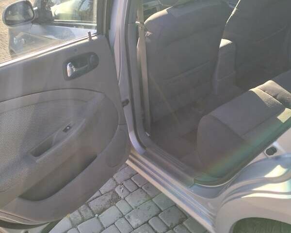 Серый Шевроле Нубира, объемом двигателя 1.6 л и пробегом 200 тыс. км за 4300 $, фото 16 на Automoto.ua