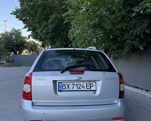 Серый Шевроле Нубира, объемом двигателя 1.8 л и пробегом 300 тыс. км за 4100 $, фото 1 на Automoto.ua