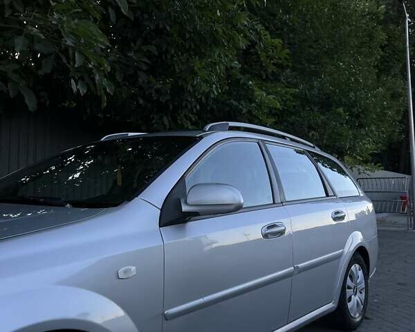 Серый Шевроле Нубира, объемом двигателя 1.8 л и пробегом 300 тыс. км за 4100 $, фото 31 на Automoto.ua