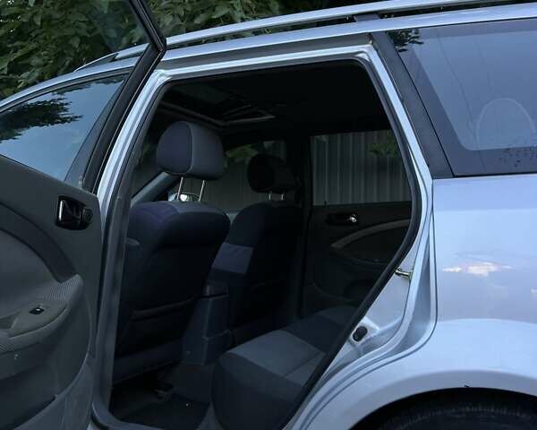 Серый Шевроле Нубира, объемом двигателя 1.8 л и пробегом 300 тыс. км за 4100 $, фото 18 на Automoto.ua