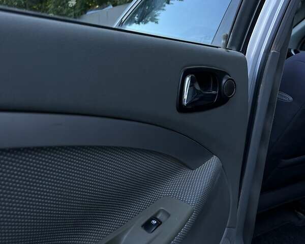 Серый Шевроле Нубира, объемом двигателя 1.8 л и пробегом 300 тыс. км за 4100 $, фото 23 на Automoto.ua