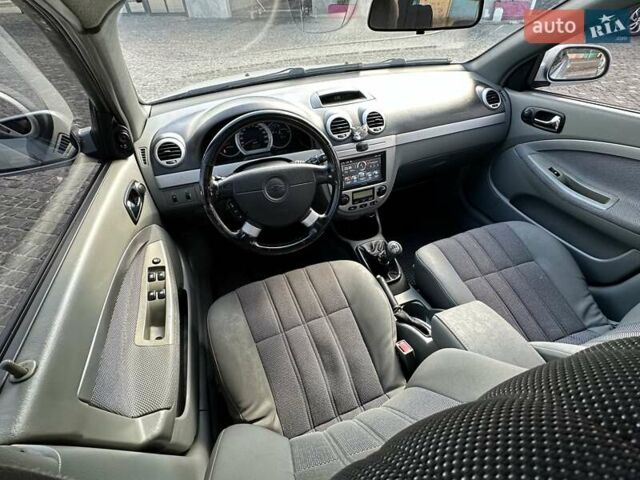 Серый Шевроле Нубира, объемом двигателя 1.8 л и пробегом 264 тыс. км за 5555 $, фото 5 на Automoto.ua