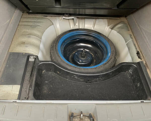 Серый Шевроле Нубира, объемом двигателя 1.8 л и пробегом 162 тыс. км за 4100 $, фото 12 на Automoto.ua