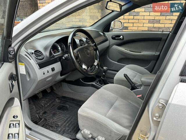 Серый Шевроле Нубира, объемом двигателя 1.6 л и пробегом 241 тыс. км за 4100 $, фото 9 на Automoto.ua