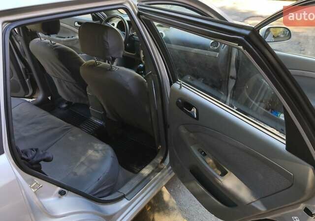 Серый Шевроле Нубира, объемом двигателя 1.8 л и пробегом 201 тыс. км за 4800 $, фото 13 на Automoto.ua