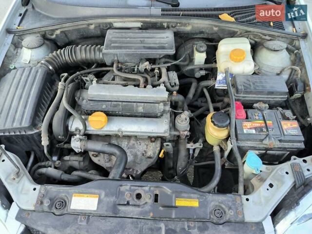 Серый Шевроле Нубира, объемом двигателя 1.8 л и пробегом 282 тыс. км за 4800 $, фото 11 на Automoto.ua