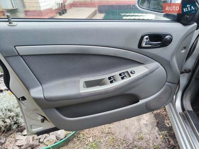 Серый Шевроле Нубира, объемом двигателя 1.8 л и пробегом 309 тыс. км за 4700 $, фото 4 на Automoto.ua