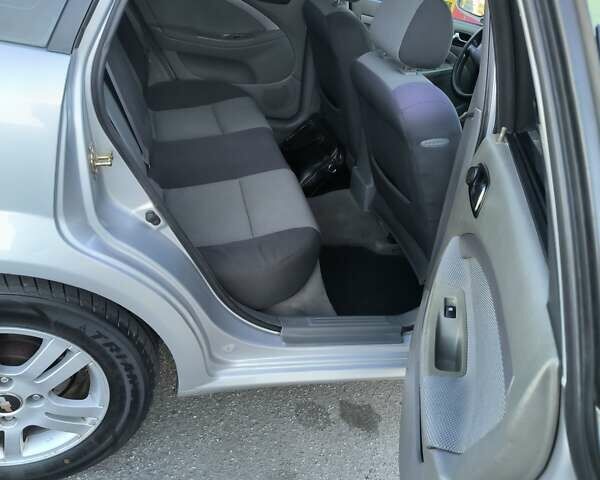 Серый Шевроле Нубира, объемом двигателя 1.8 л и пробегом 282 тыс. км за 4800 $, фото 6 на Automoto.ua