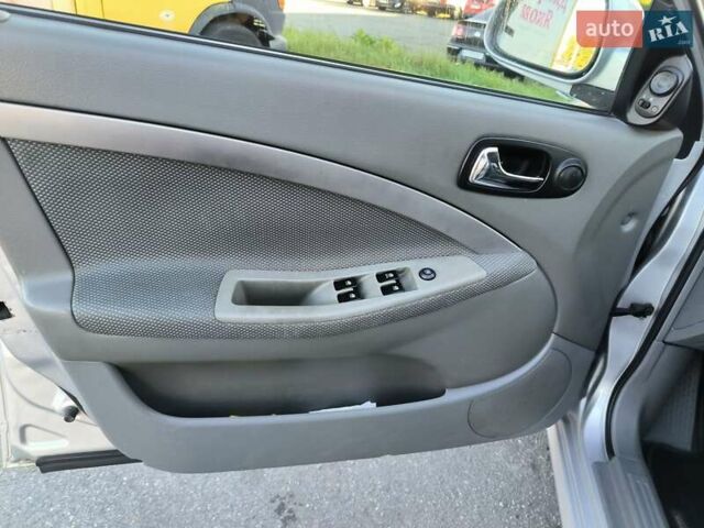 Серый Шевроле Нубира, объемом двигателя 1.8 л и пробегом 282 тыс. км за 4800 $, фото 8 на Automoto.ua