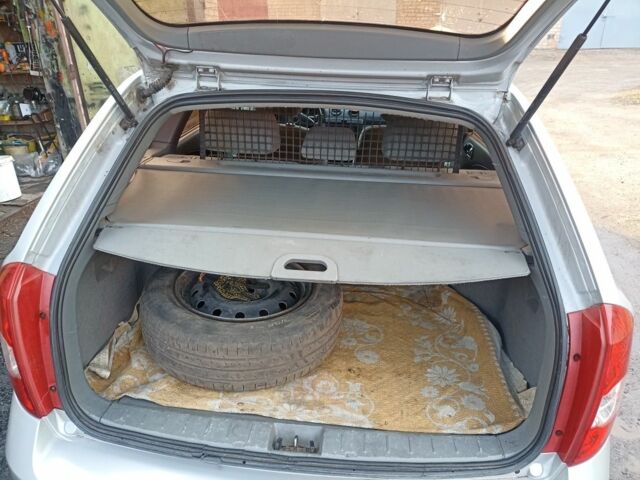 Серый Шевроле Нубира, объемом двигателя 1.6 л и пробегом 206 тыс. км за 5000 $, фото 18 на Automoto.ua