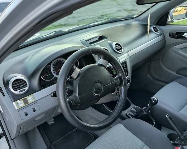 Серый Шевроле Нубира, объемом двигателя 1.8 л и пробегом 282 тыс. км за 4800 $, фото 5 на Automoto.ua