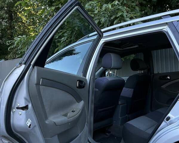 Серый Шевроле Нубира, объемом двигателя 1.8 л и пробегом 300 тыс. км за 4100 $, фото 19 на Automoto.ua