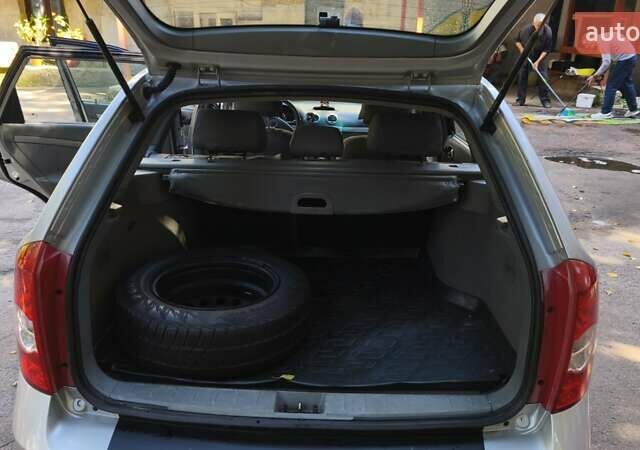 Серый Шевроле Нубира, объемом двигателя 1.8 л и пробегом 201 тыс. км за 4800 $, фото 10 на Automoto.ua