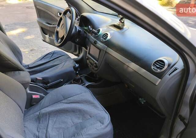 Серый Шевроле Нубира, объемом двигателя 1.8 л и пробегом 201 тыс. км за 4800 $, фото 14 на Automoto.ua