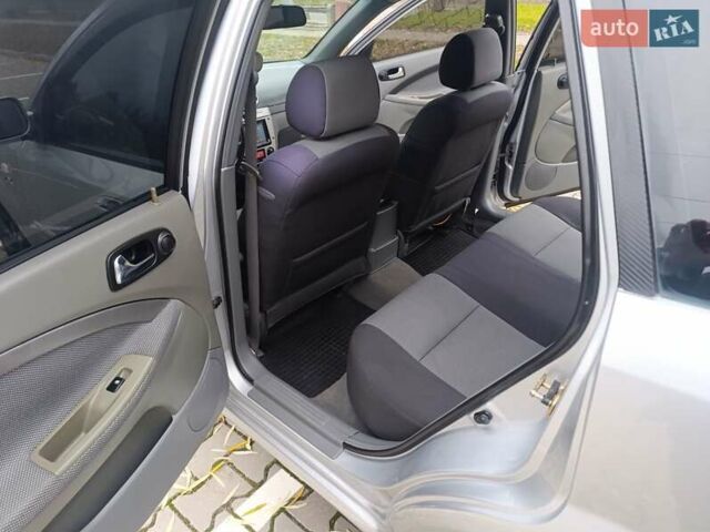 Серый Шевроле Нубира, объемом двигателя 1.8 л и пробегом 250 тыс. км за 3950 $, фото 10 на Automoto.ua