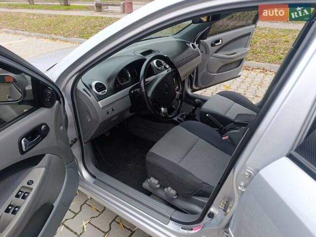 Серый Шевроле Нубира, объемом двигателя 1.8 л и пробегом 250 тыс. км за 3950 $, фото 11 на Automoto.ua