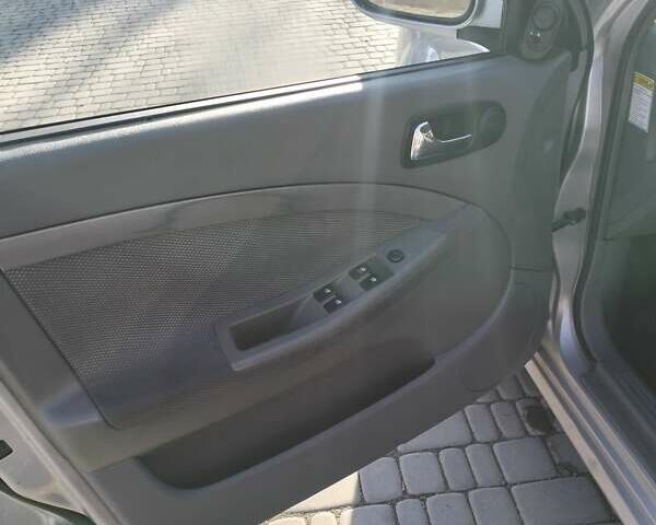 Серый Шевроле Нубира, объемом двигателя 1.6 л и пробегом 200 тыс. км за 4300 $, фото 15 на Automoto.ua